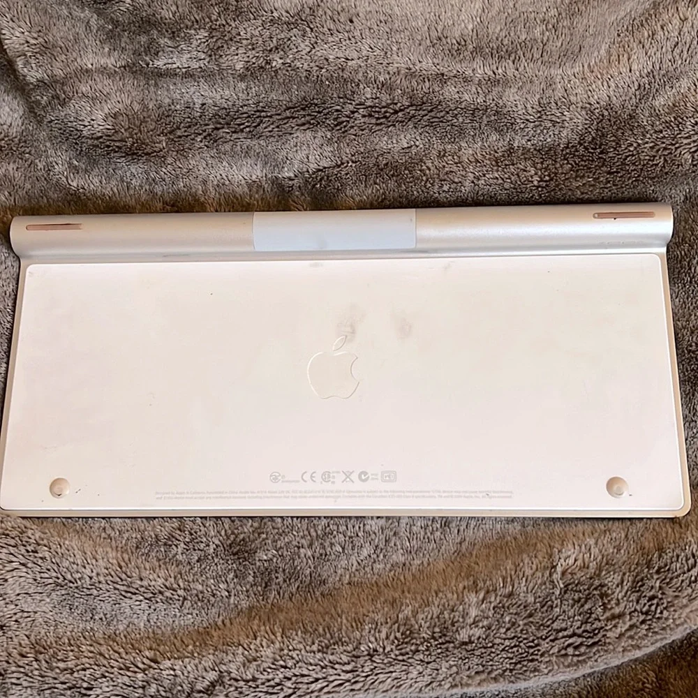 iMac wireless Bluetooth keyboard